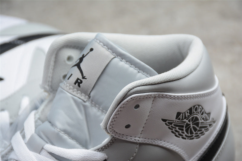 AJ1 Mid