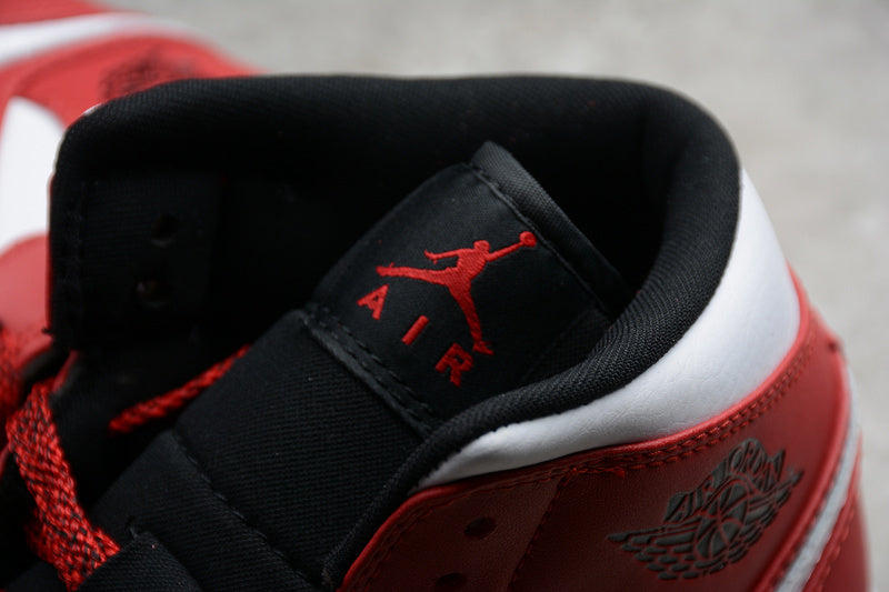 AJ1 Mid