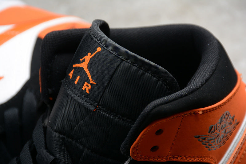 AJ1 Mid