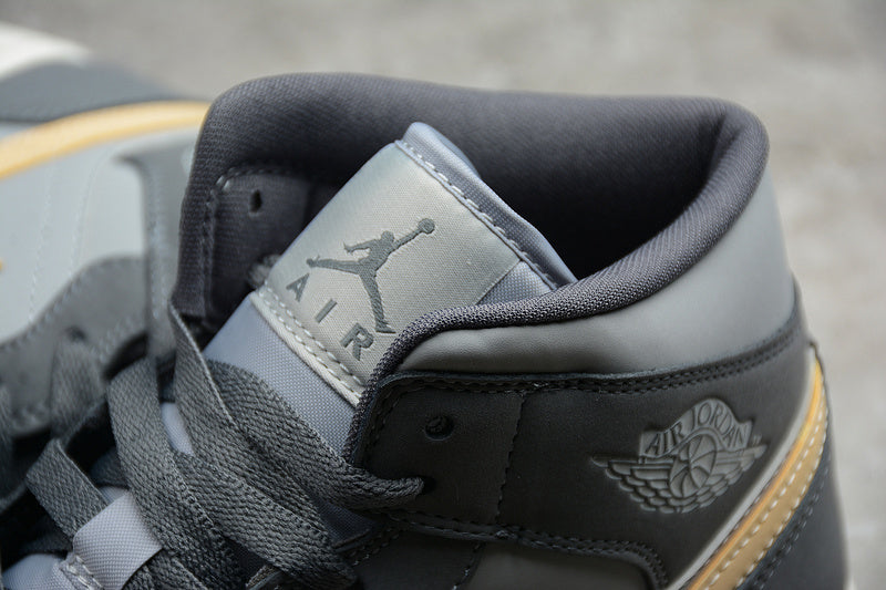 AJ1 Mid