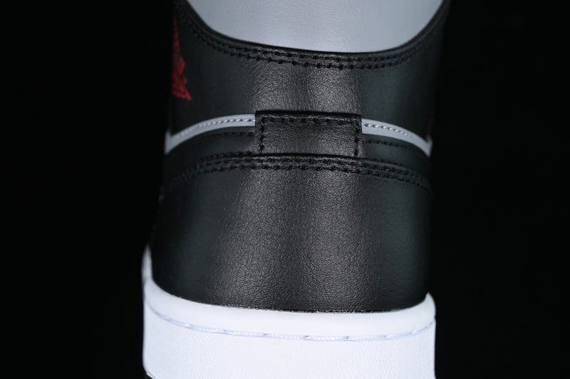 AJ1 Mid