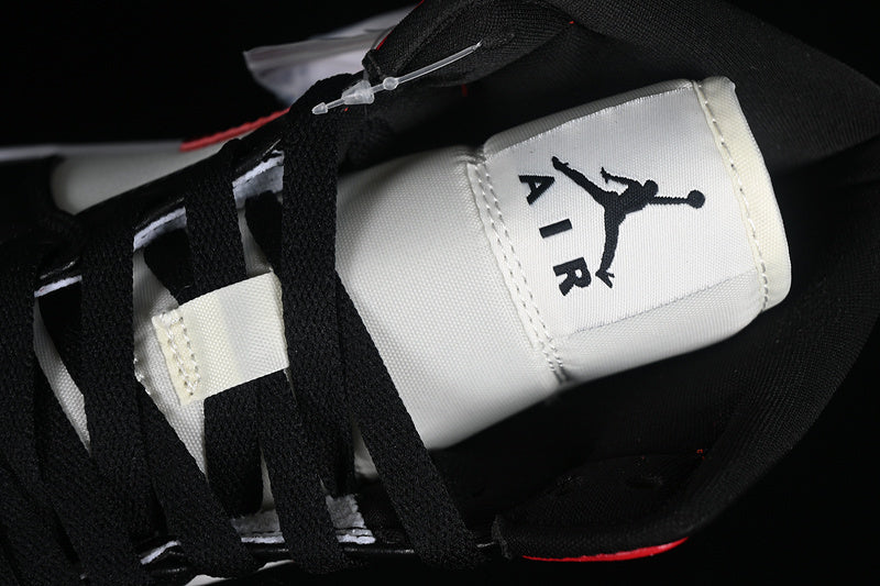 AJ1 Mid