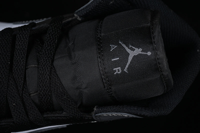 AJ1 Mid