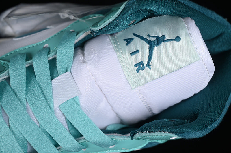 AJ1 Mid