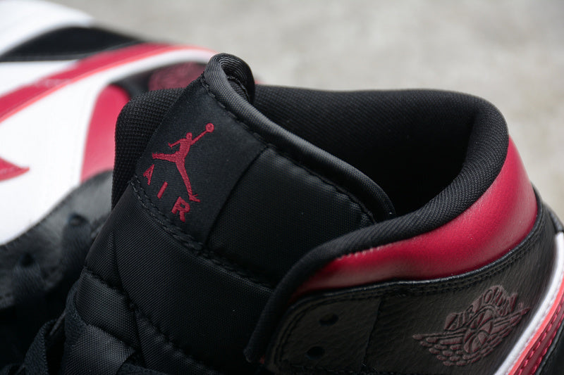 AJ1 Mid
