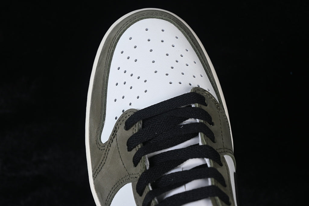 AJ1 Low