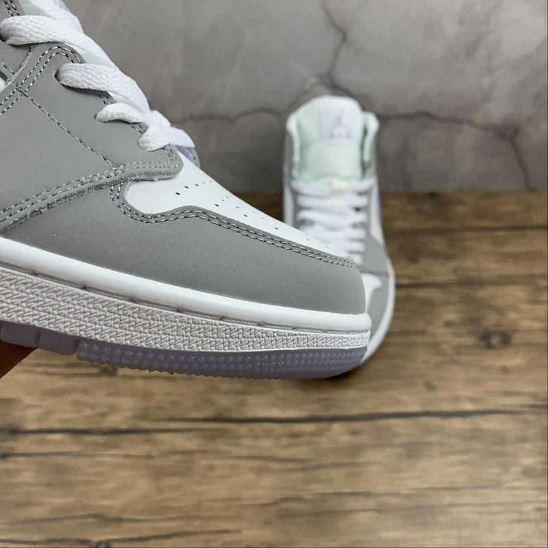 AJ1 Mid