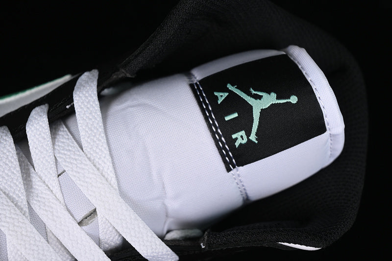 AJ1 Mid