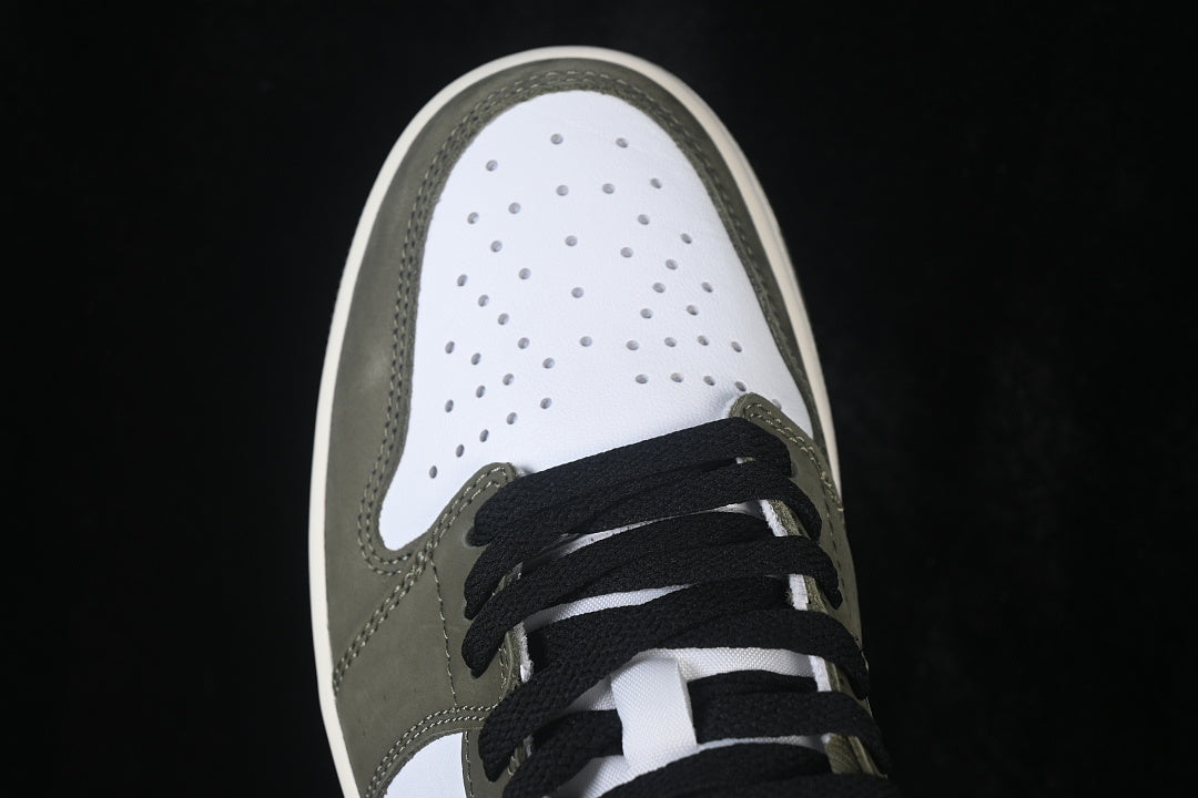 AJ1 Low