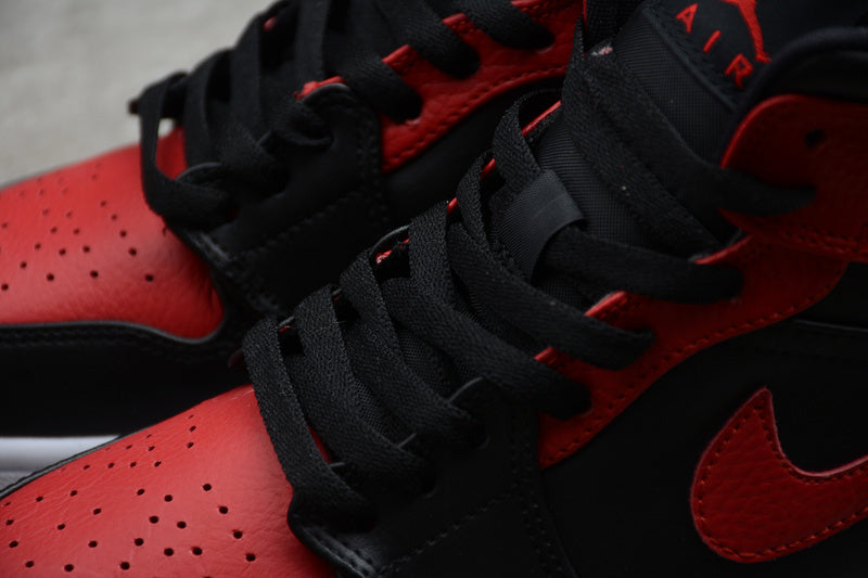 AJ1 Mid