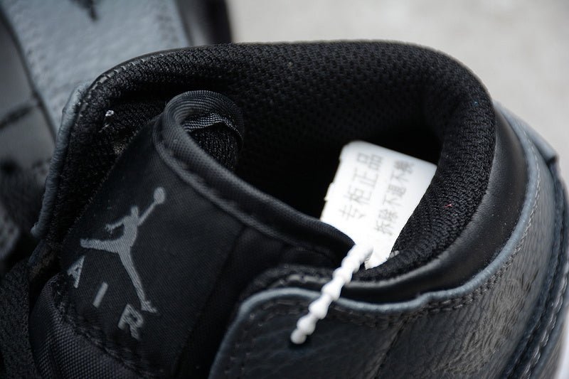 AJ1 Mid
