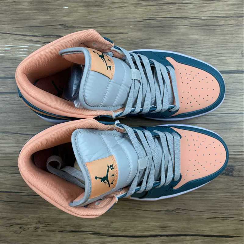 AJ1 Mid