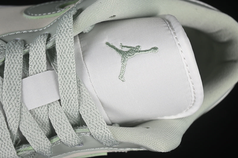 AJ1 Low