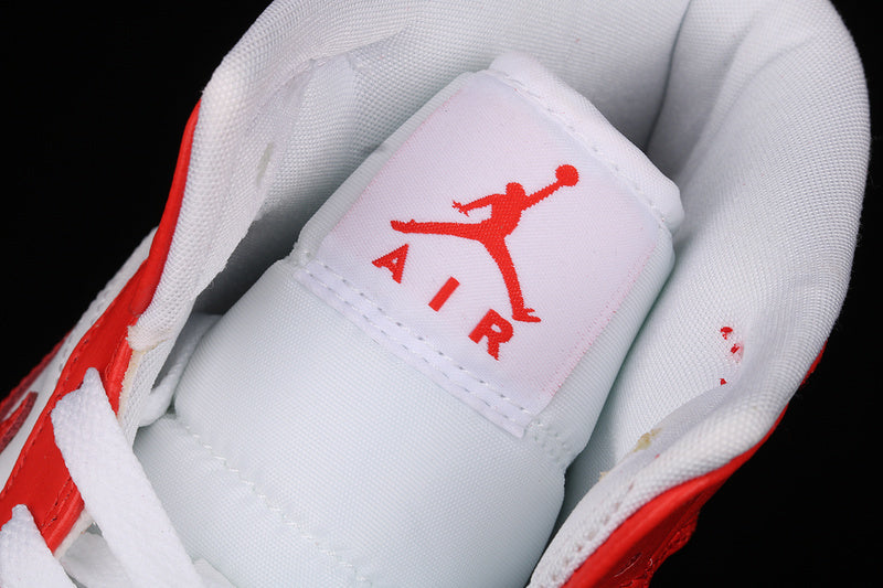 AJ1 Mid