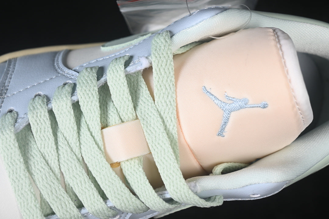 AJ1 Low