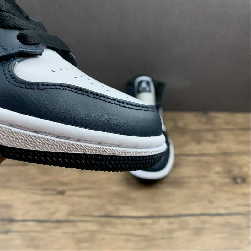 AJ1 Mid