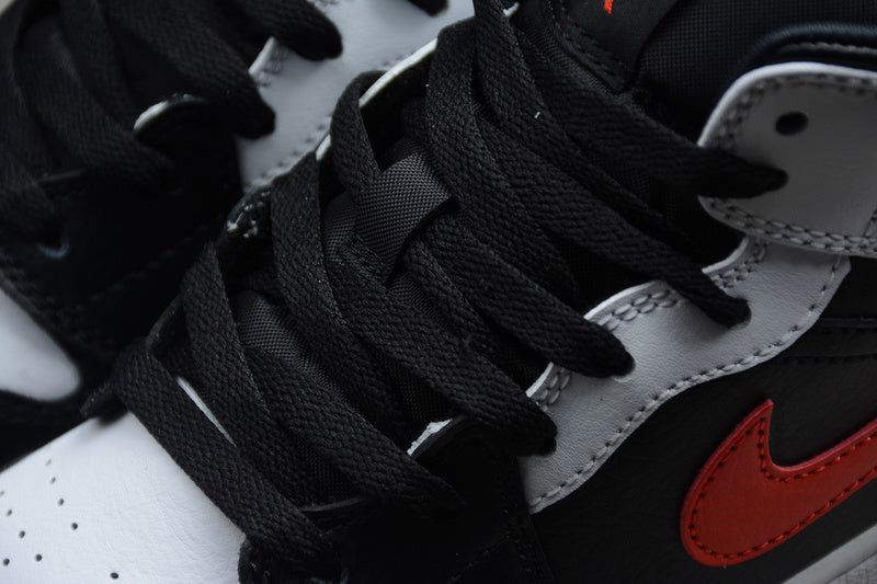 AJ1 Mid