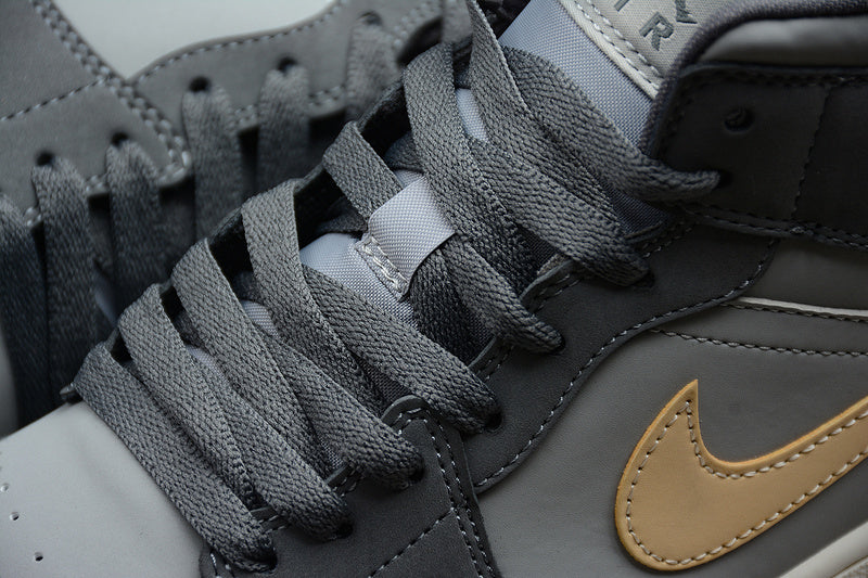 AJ1 Mid