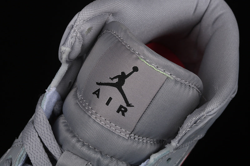 AJ1 Mid