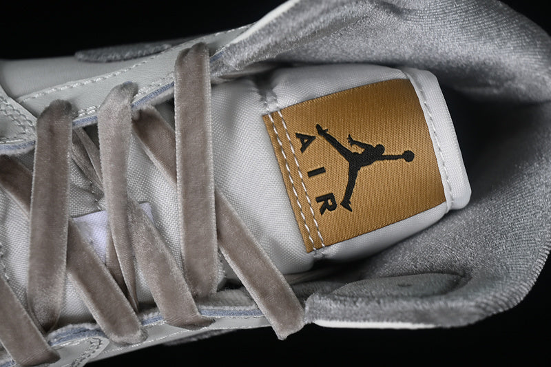 AJ1 Mid