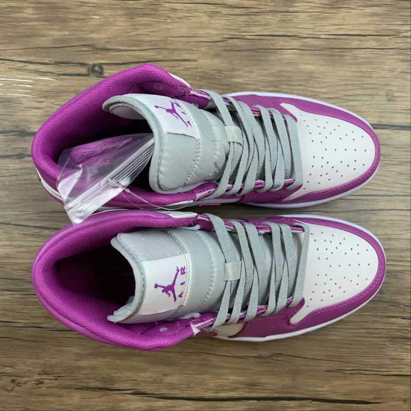 AJ1 Mid