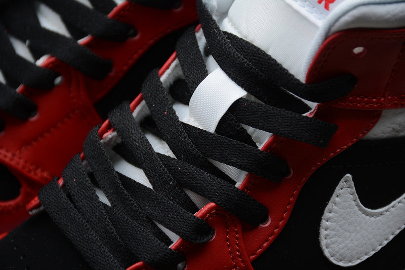 AJ1 Mid