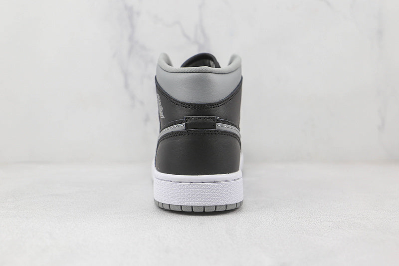 AJ1 Mid