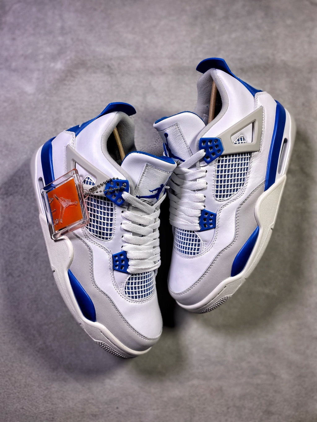 AJ4