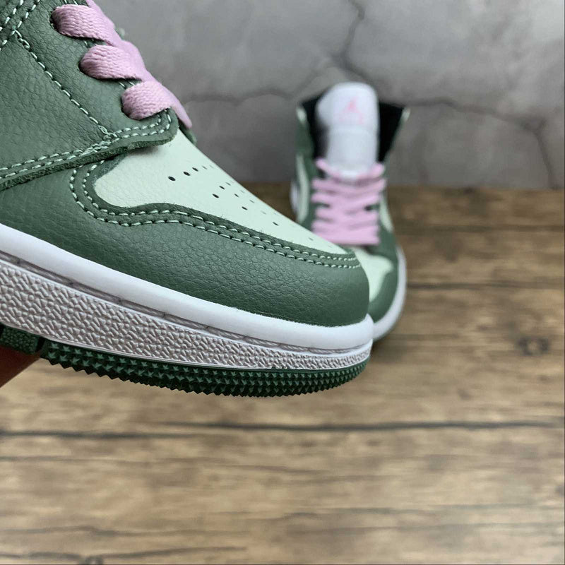 AJ1 Mid