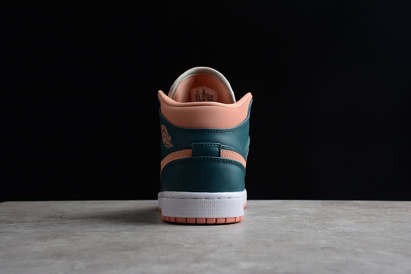 AJ1 Mid