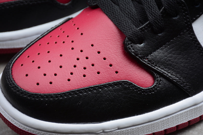 AJ1 Mid