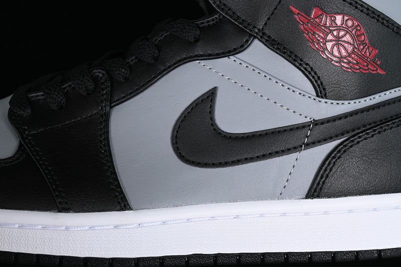 AJ1 Mid