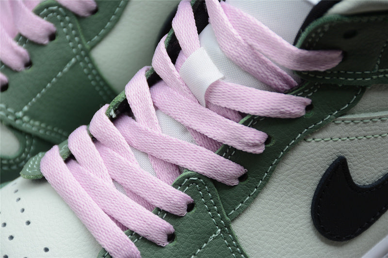 AJ1 Mid