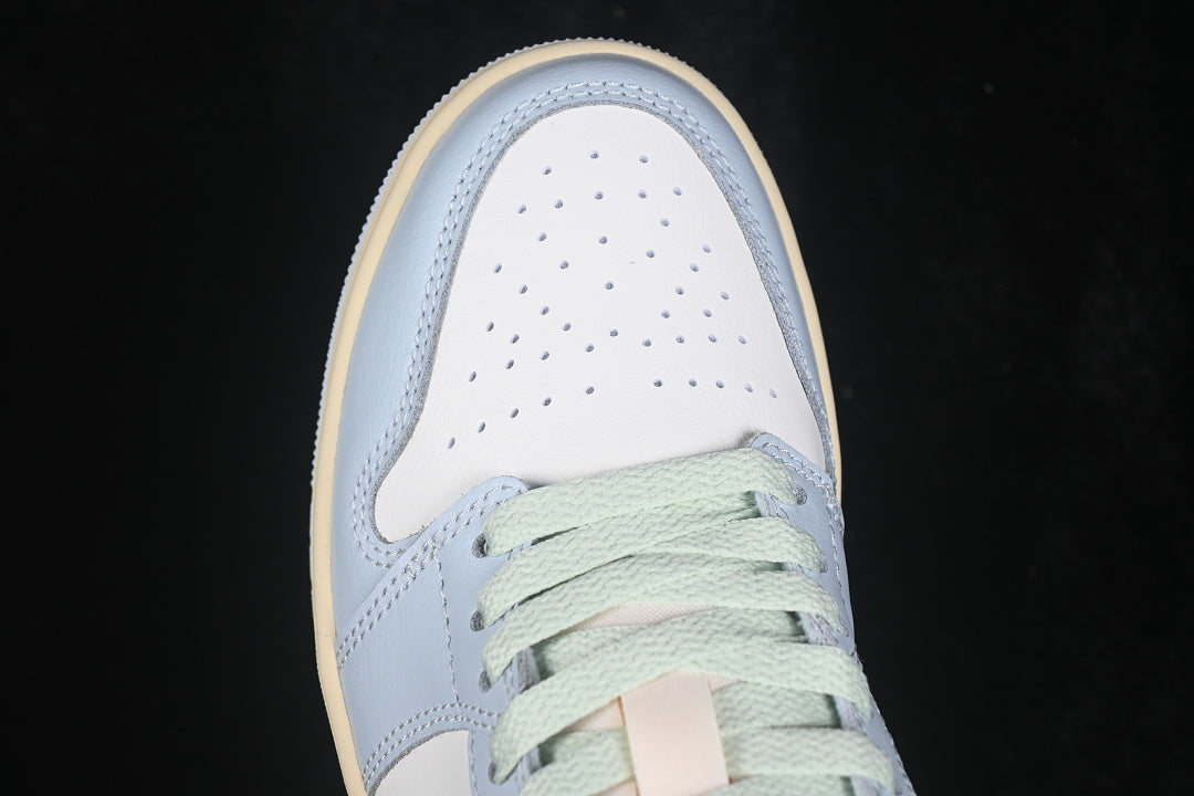 AJ1 Low