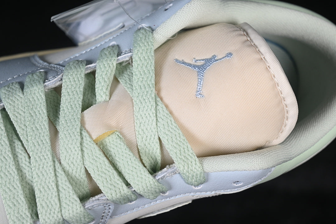 AJ1 Low