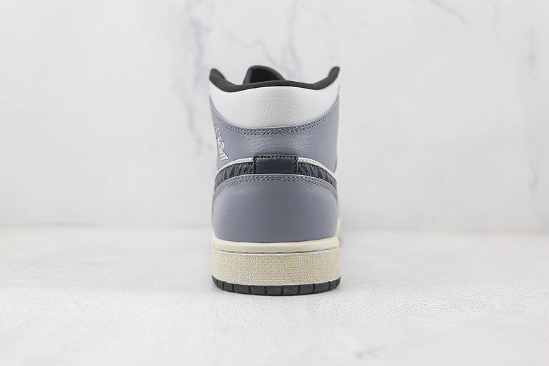 AJ1 Mid