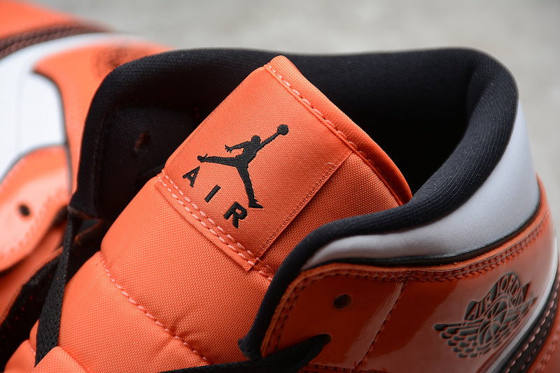 AJ1 Mid