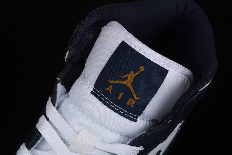 AJ1 Mid