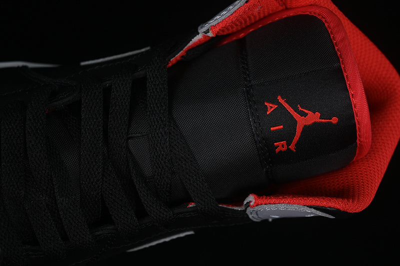 AJ1 Mid