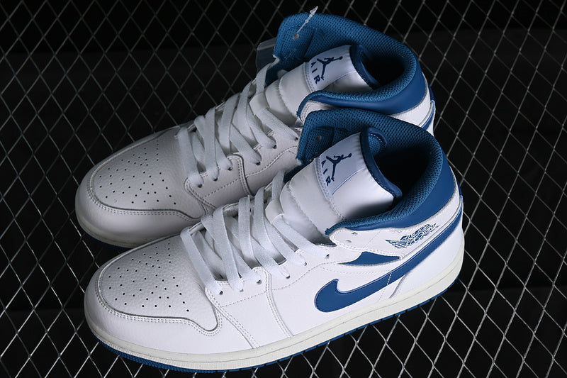 AJ1 Mid