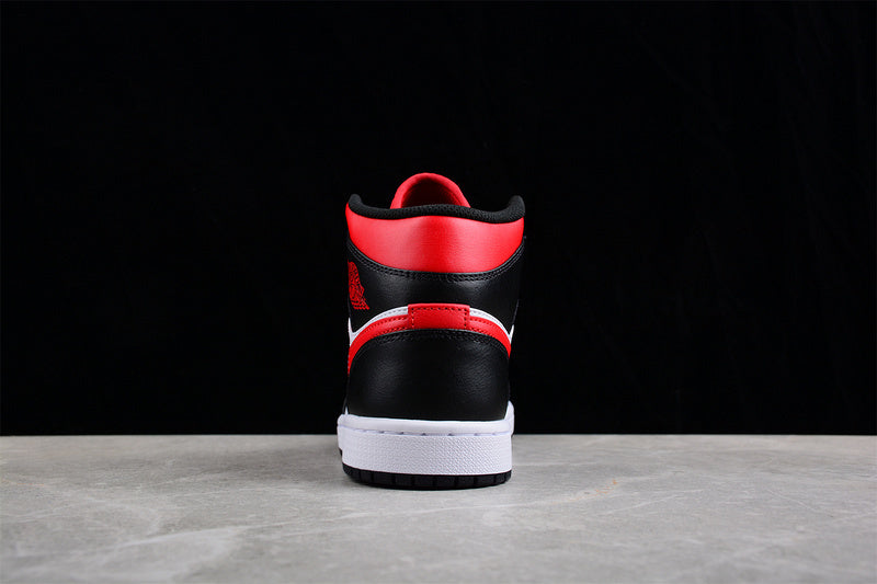AJ1 Mid