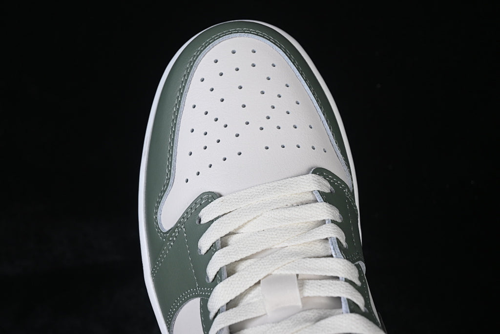 AJ1 Low