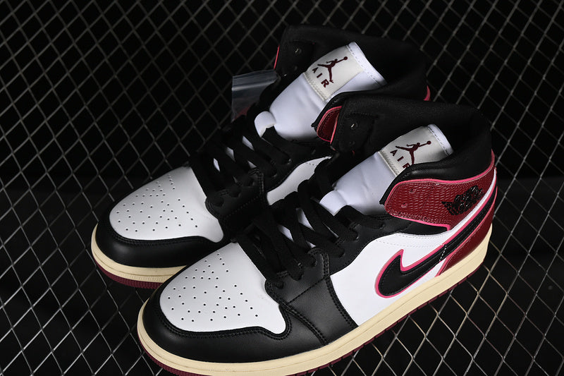 AJ1 Mid