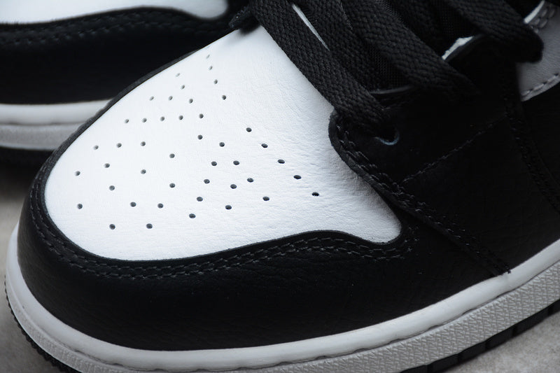 AJ1 Mid