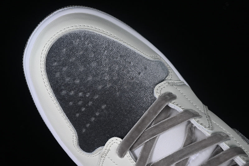 AJ1 Mid