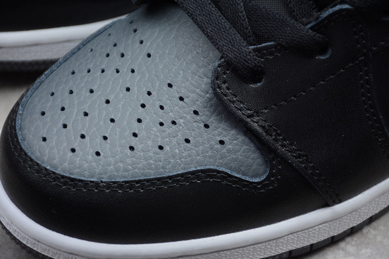 AJ1 Mid