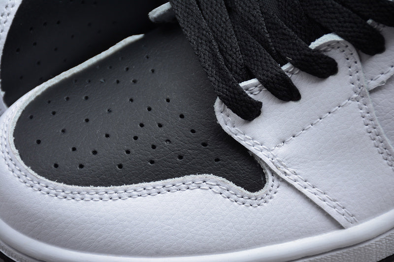 AJ1 Mid