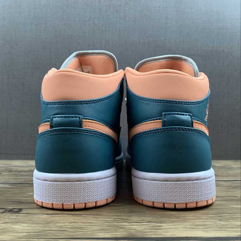 AJ1 Mid