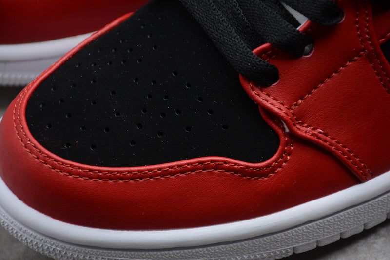AJ1 Mid