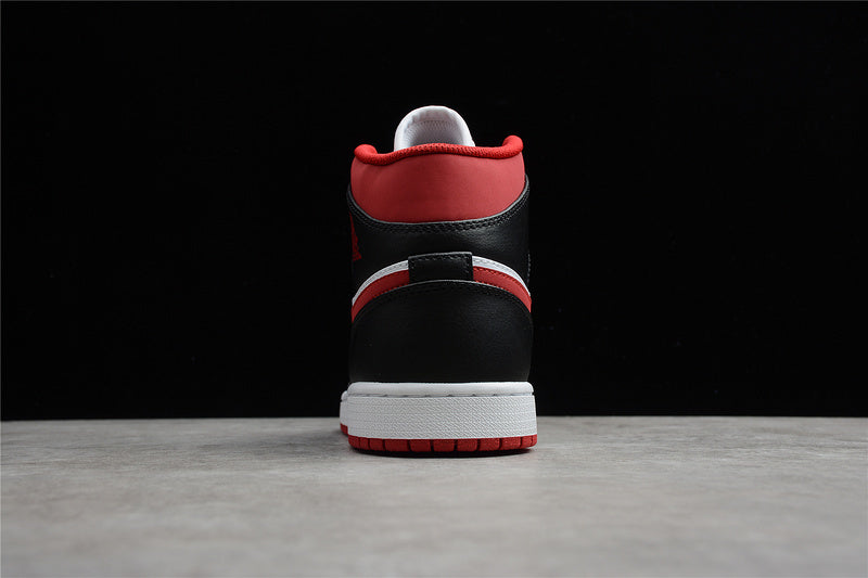 AJ1 Mid